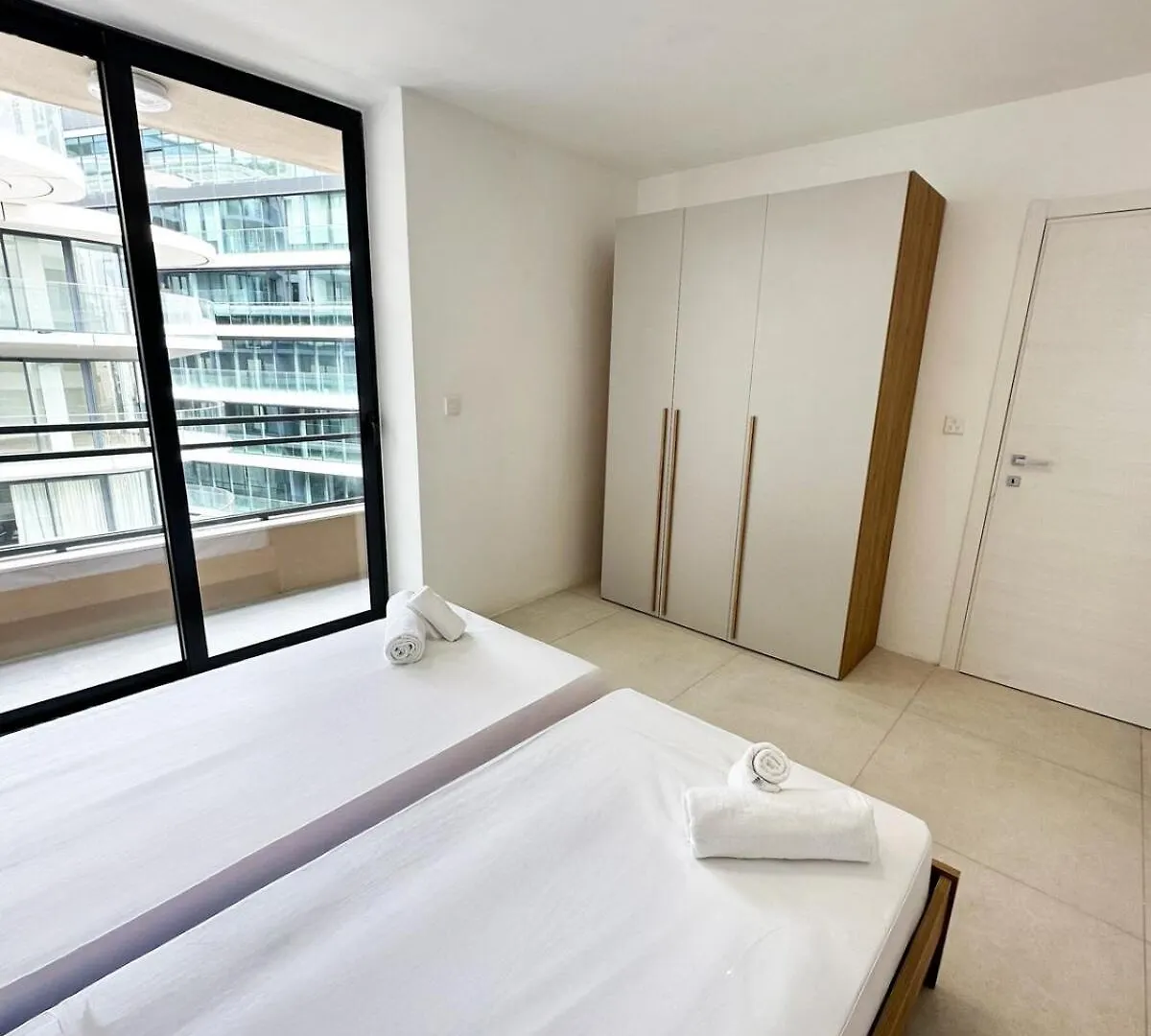 Upscale Suite - Heart Of Pacaville Saint Julian's Apartment