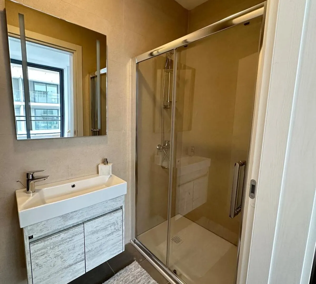 Upscale Suite - Heart Of Pacaville Saint Julian's Apartment