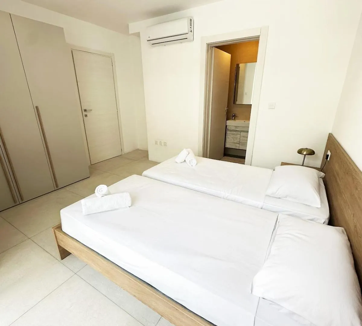 Upscale Suite - Heart Of Pacaville Saint Julian's Apartment